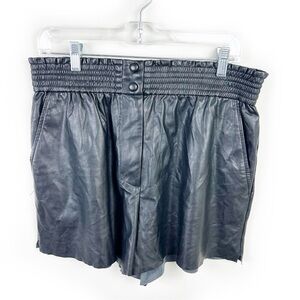 Wilfred Free by Aritzia Elastic Waist faux leather black shorts size: L